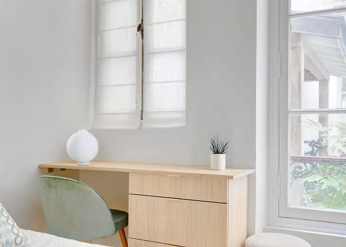 Cosy Aariana Near Eiffel Tower