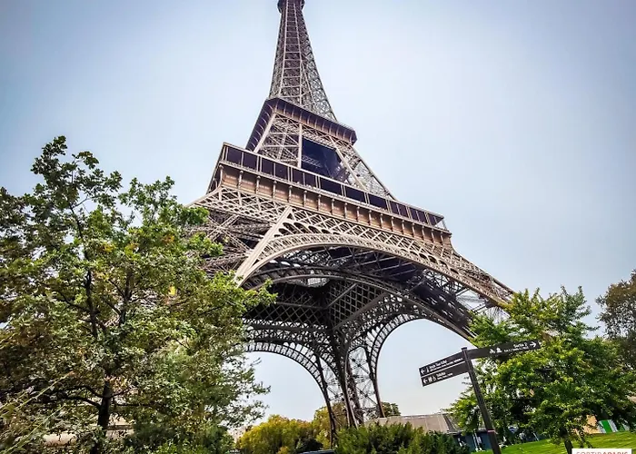 Cosy Aariana Near Eiffel Tower